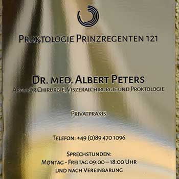 Praxisschild Proktologie Prinzregenten 121 – Dr. med. Albert Peters