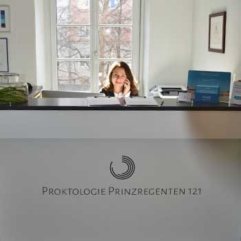 Empfangsbereich der Praxis Proktologie Prinzregenten 121